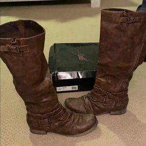 Carlos Santana boots